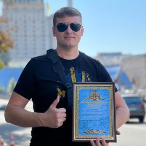 Головнокомандувач ЗСУ відзначив волонтерську діяльність Вадима Красника